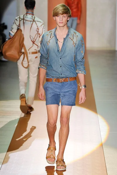 Look 25